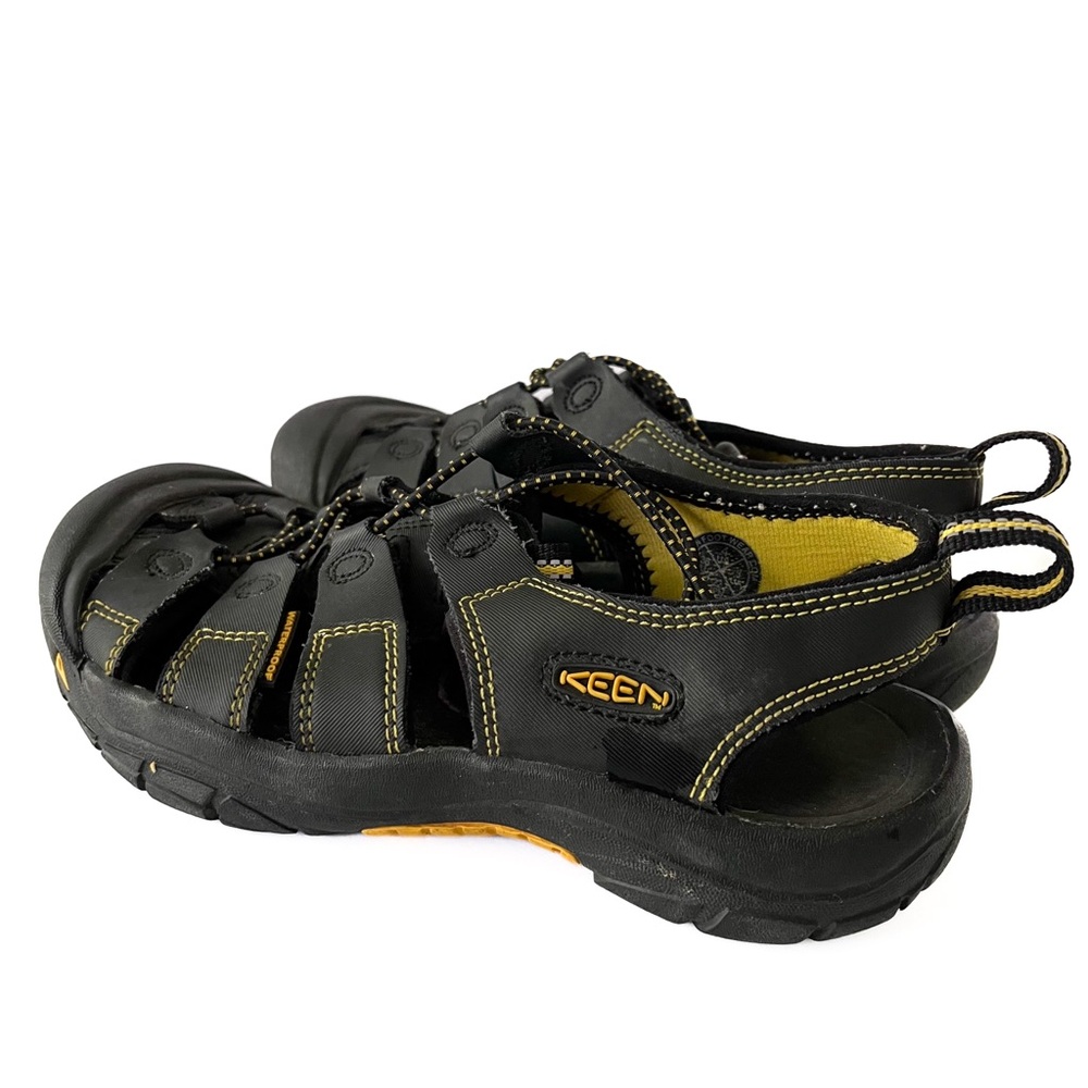 KEEN Big Kid Size 4 Youth Black Bumper Toe Water Trail Hiking Sandals Shoes